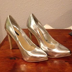 Silver Pumps