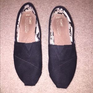 Black toms