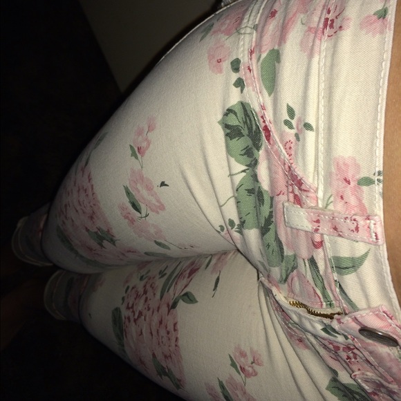 Flowered-print bottoms - Picture 2 of 3