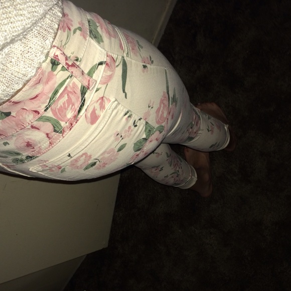Flowered-print bottoms - Picture 3 of 3