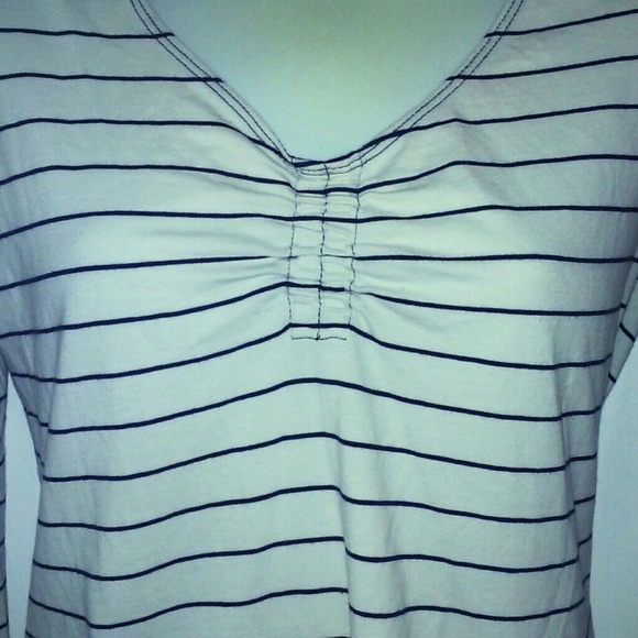 Old Navy long sleeves tee - Picture 2 of 2