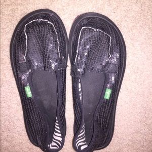 Black sequin sanuks