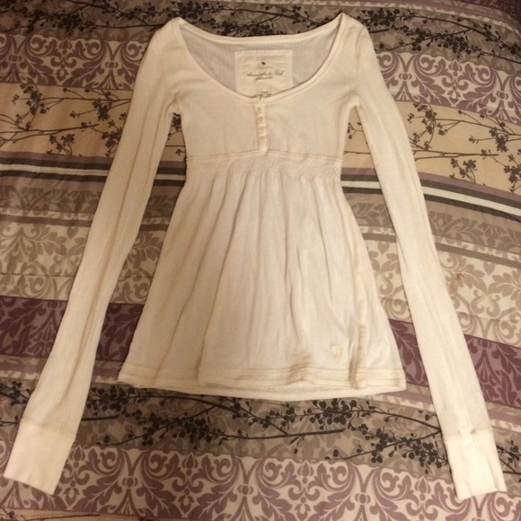 A&F white top - Picture 1 of 5