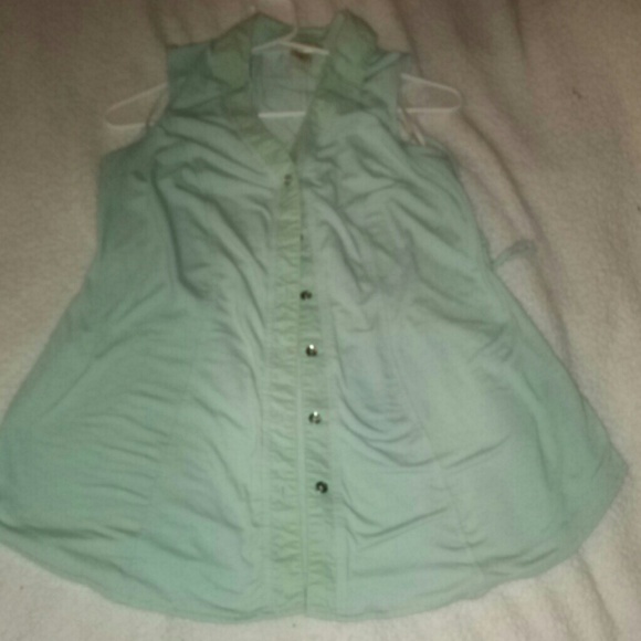 Green tie upblouse