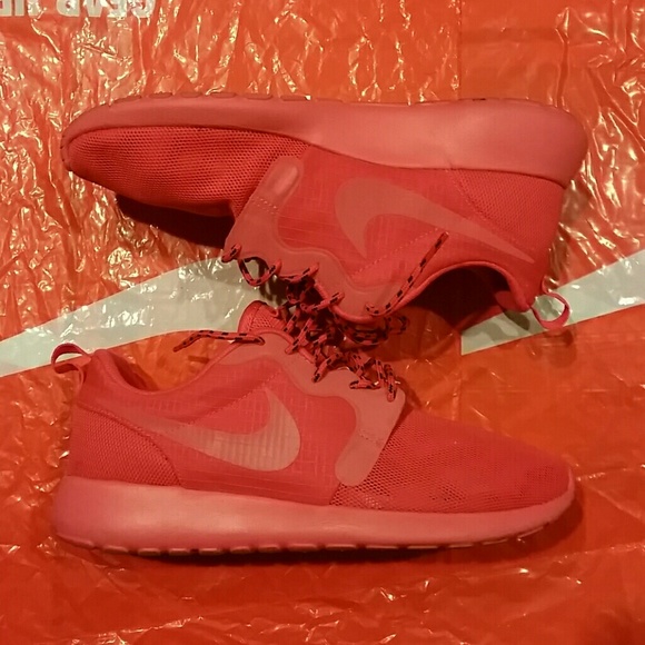 Nike Shoes - NIKE CRIMSON RED HYPERFUSE RED OCTOBER ROSHE RUN.*