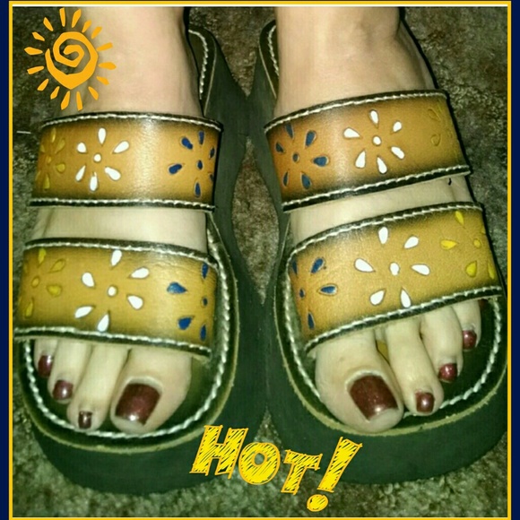 Wedged flip flop shoes