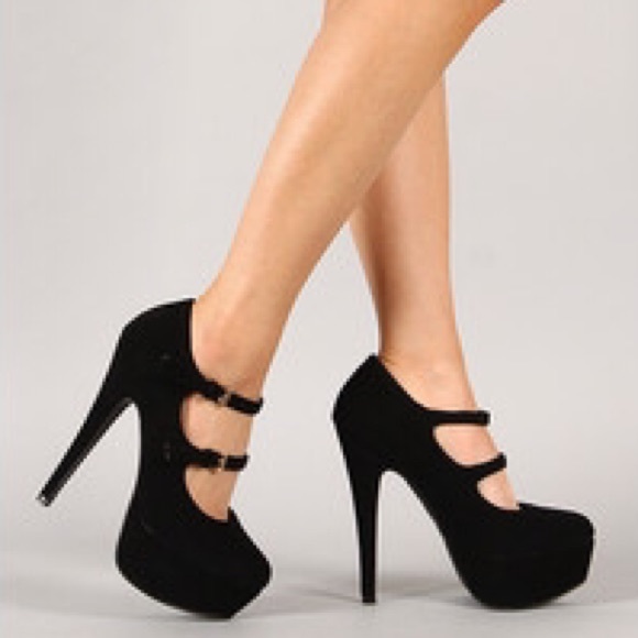 Qupid Black Mary Jane Pumps