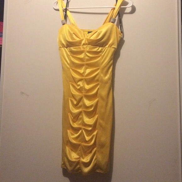 Yellow formal dress (short)