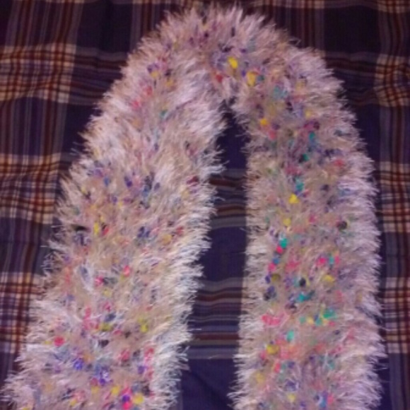 3 scarf bundle - Picture 4 of 4