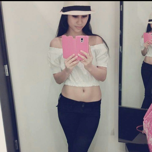 H&M white crop top. Final sale