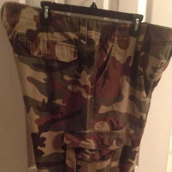 Men's camouflage cargo shorts