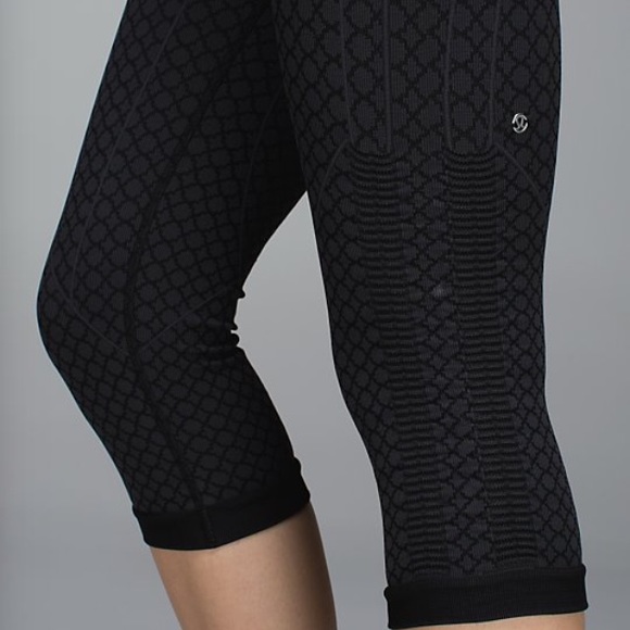 lululemon athletica Pants - Lululemon NWT Heathered Dark Charcoal Crop