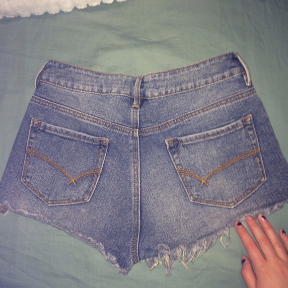Highwaisted denim shorts - Picture 2 of 2