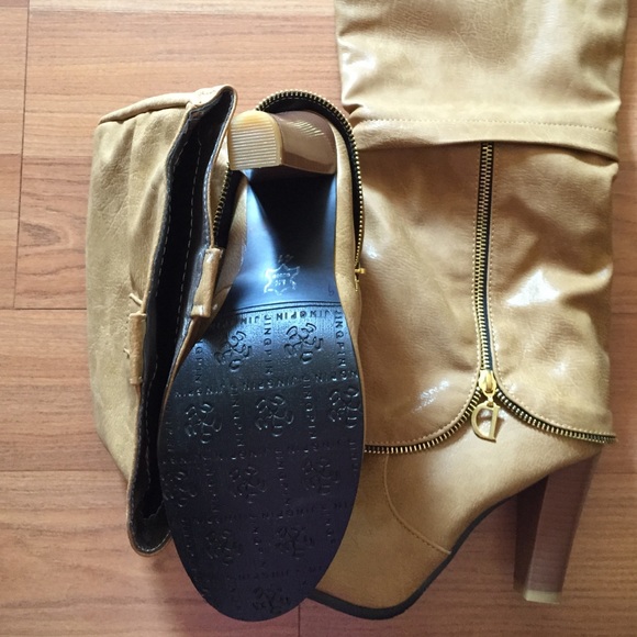 Knee-high boots - Picture 2 of 3