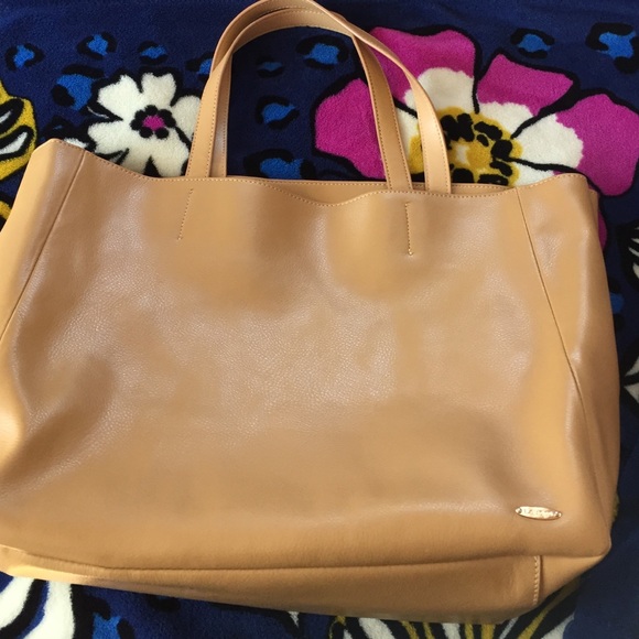 Tan Bag and Vera Tote Bundle 😊