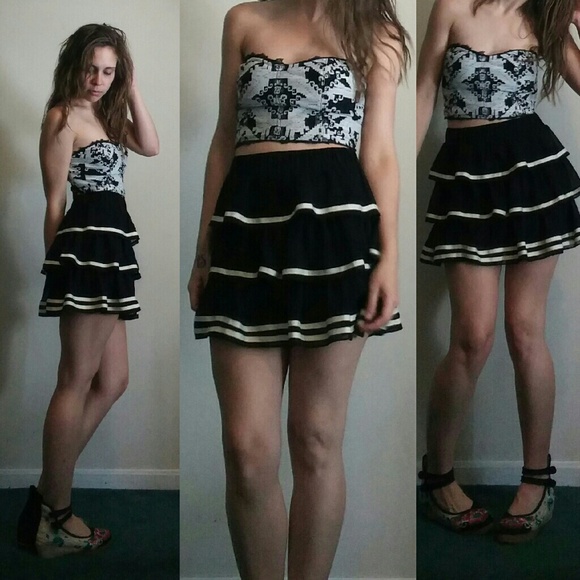 Classy Short Black Ruffle Skirt - Picture 2 of 4