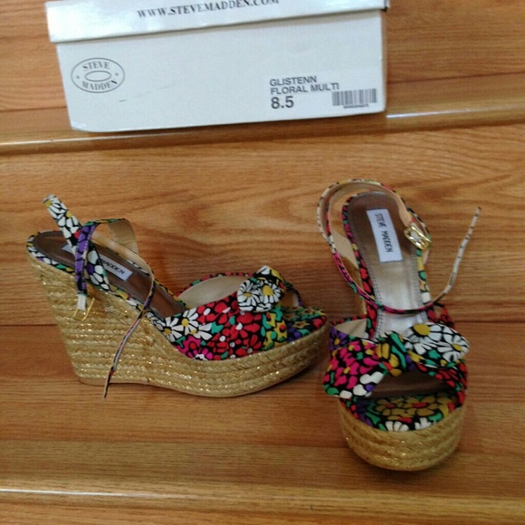 Steve Madden Glistenn Floral Wedges
