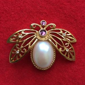 Vintage Jewelry - HP🎉 Vintage Avon Bee Brooch Pin Vintage Jewelry - HP🎉 Vintage Avon Bee Brooch Pin