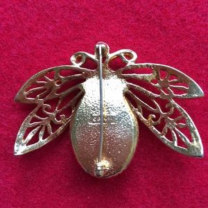 Vintage Jewelry - HP🎉 Vintage Avon Bee Brooch Pin Vintage Jewelry - HP🎉 Vintage Avon Bee Brooch Pin