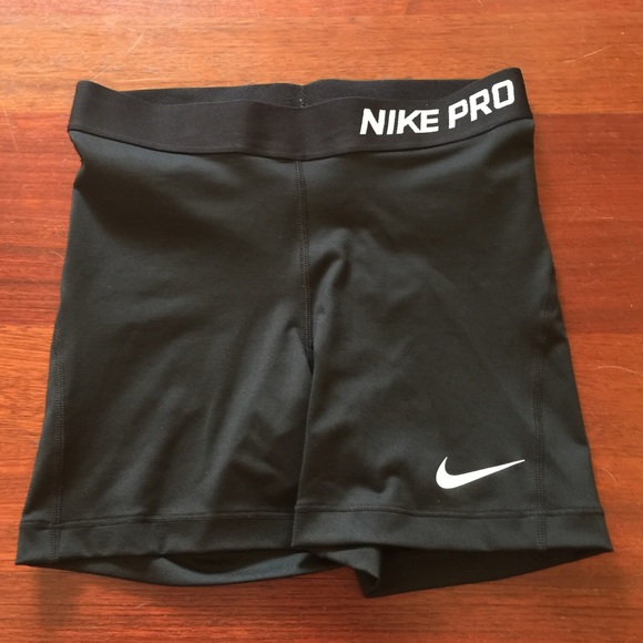 NWT $30 Black Nike PRO shorts SMALL 5"