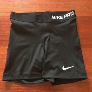 NWT $30 Black Nike PRO shorts SMALL 5"