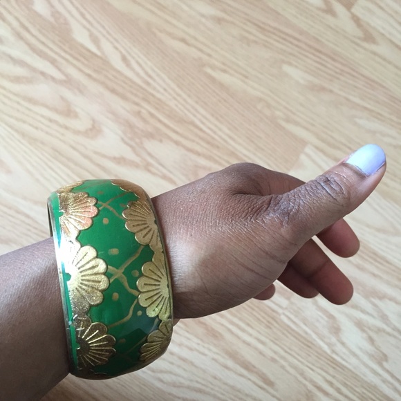 Vintage style cuff bangle