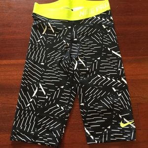 XSMALL NWT$40 Nike Pro