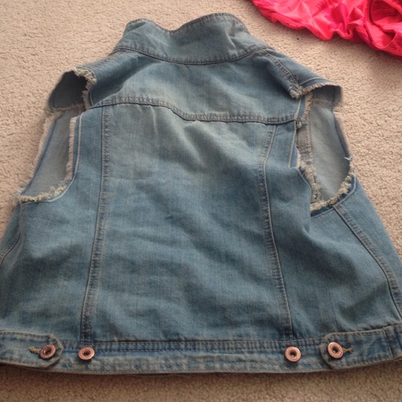 Jean vest - Picture 3 of 3