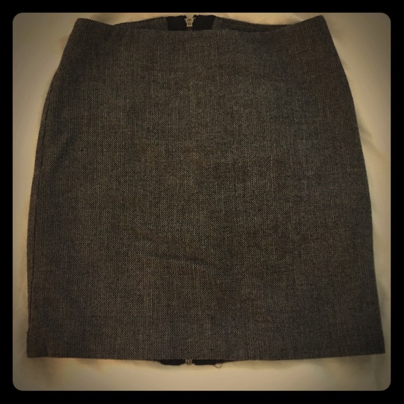 Bebe grey textured skirt