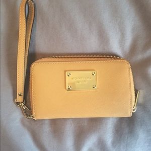 MICHAEL KORS PHONE WRISTLET