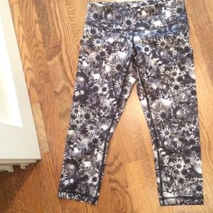 Lululemon Wunder Unders size 6