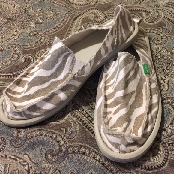 Sanuk grey and white zebra print