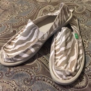 Sanuk grey and white zebra print