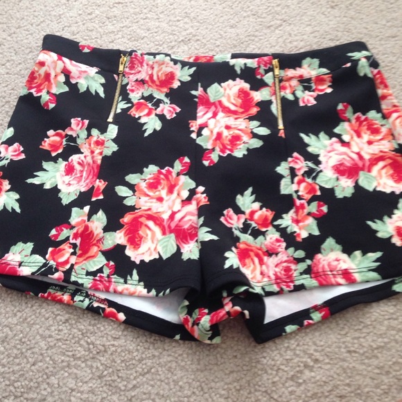 Floral shorts - Picture 1 of 3