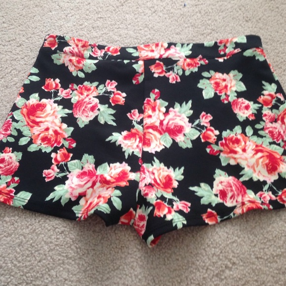 Floral shorts - Picture 2 of 3
