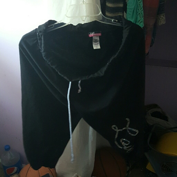 Capri sweat pants size large