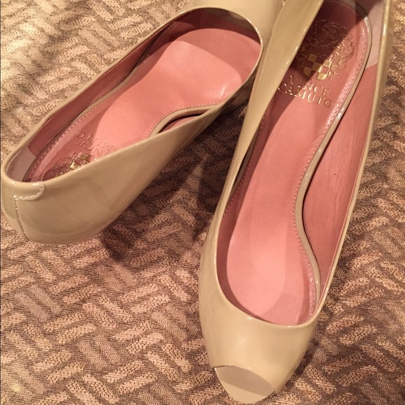 Vince camuto nude high heels