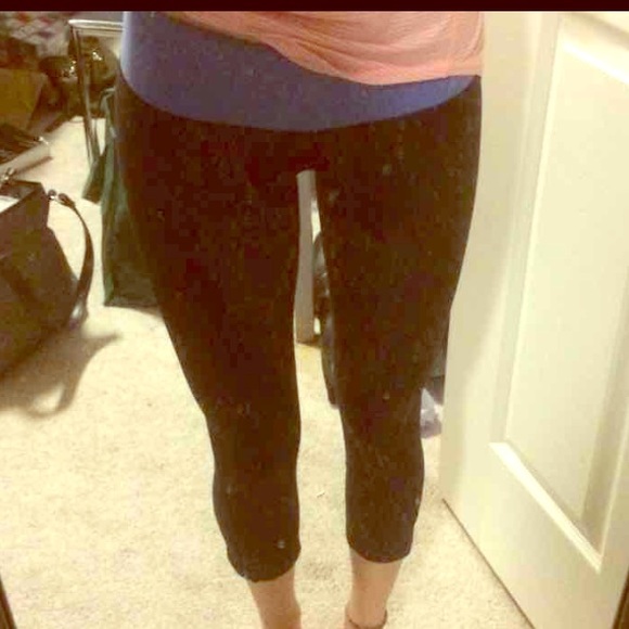 Lululemon crops size 4 ♥️ - Picture 1 of 4