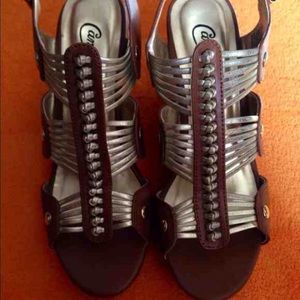 Candies: chestnut brown &rosegold strappy wedges!