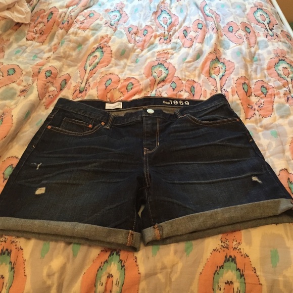 ⭐️bundle for zary ⭐️ gap boyfriend shorts