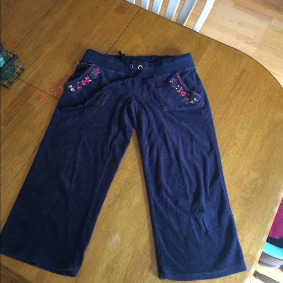 Navy juicy capris