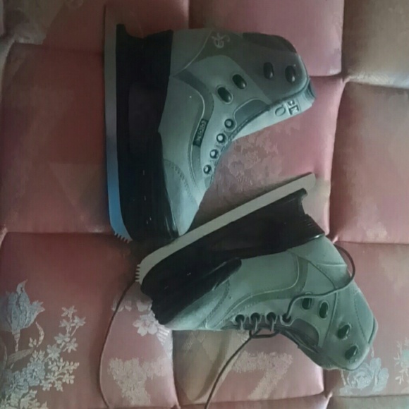 Girls size 2 ice skates