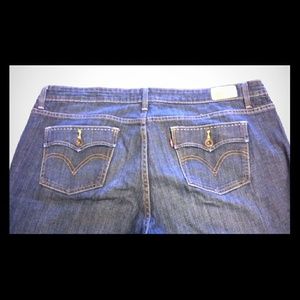 Women's Levi's jeans