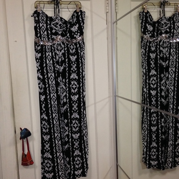 Black/White Ikat Tribal Print Halter Dress - Picture 2 of 4