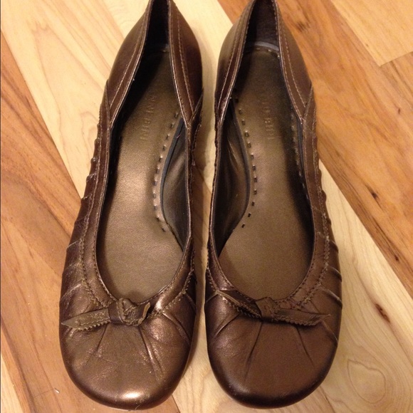 Bronze flat with bow detail