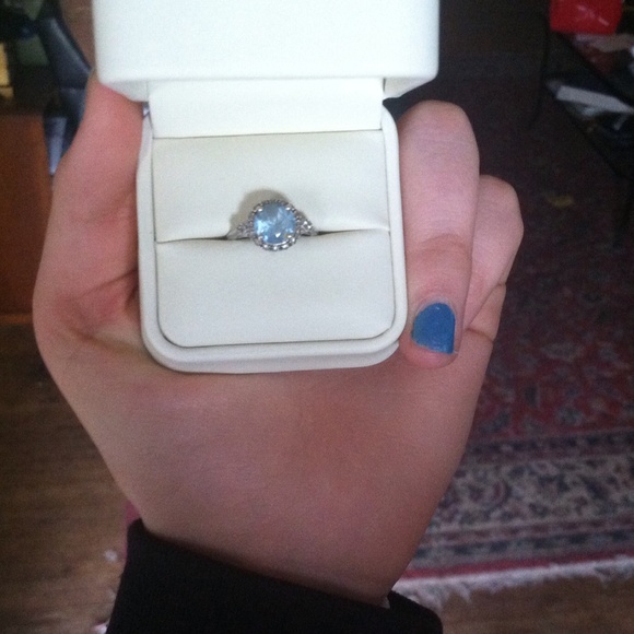 Diamond ring - Picture 2 of 2