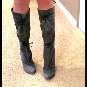 Elizabeth and James Vegas boots
