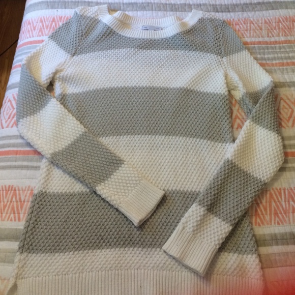 Gap sweater