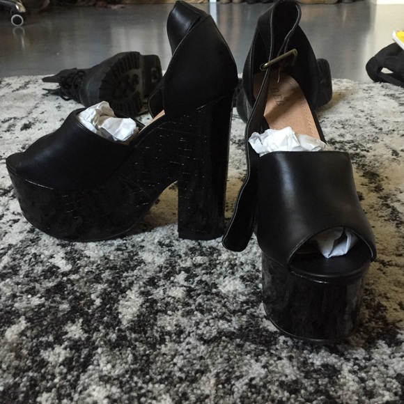 5" black heels from misguided