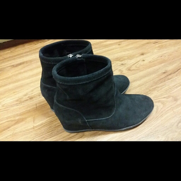 Minnetonka Black Wedge Booties